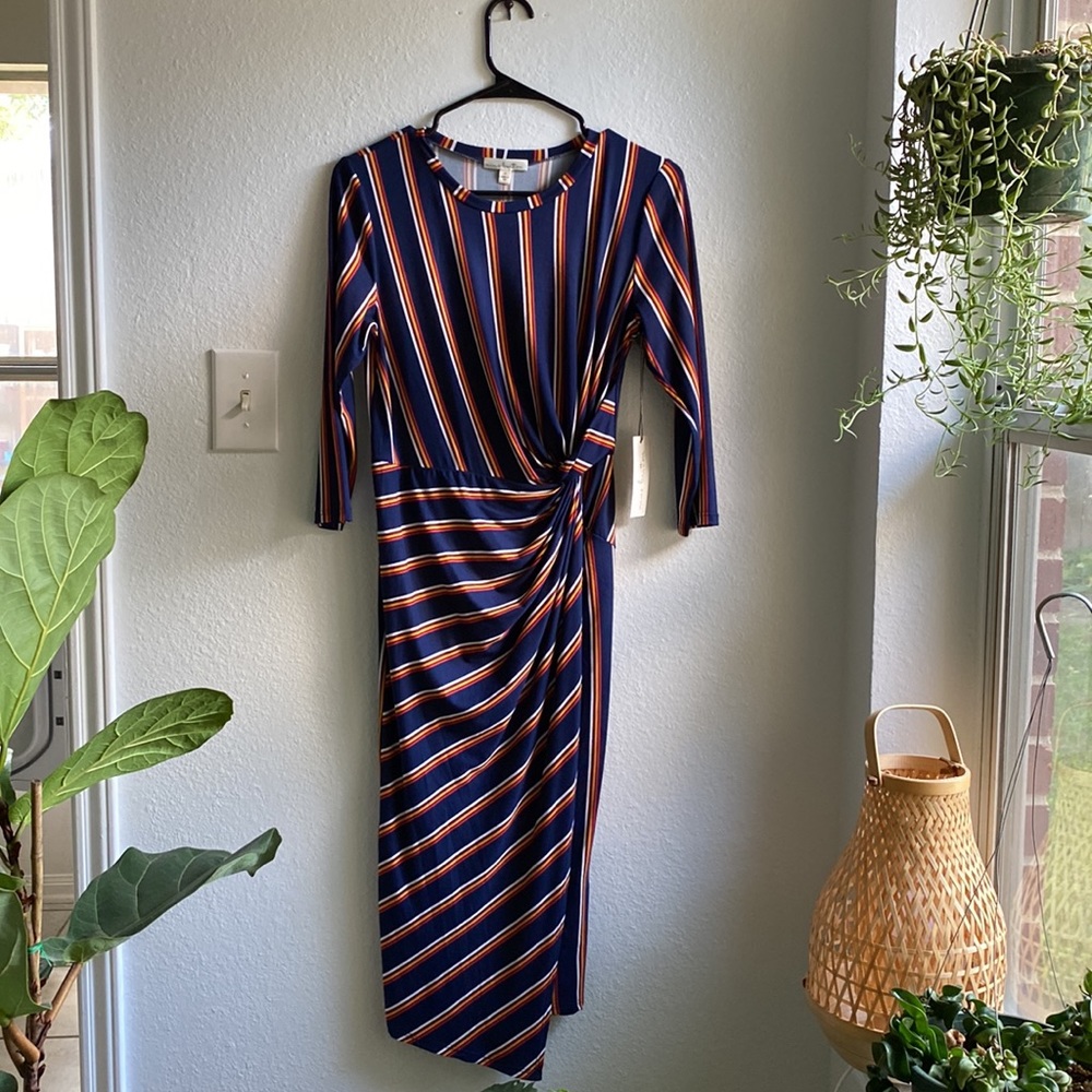 NINE BRITTON  Long sleeve, wrapped dress